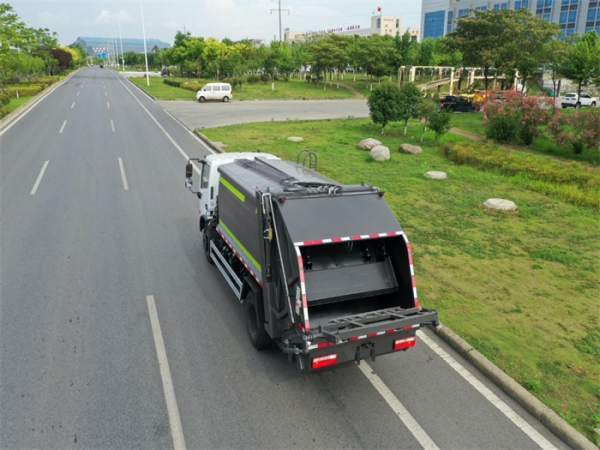 東風(fēng)新能源油電混合9方壓縮式垃圾車